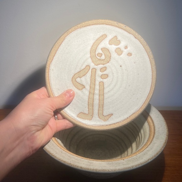 Handcrafted art pottery bowl with lid white glaze marked - Picture 11 of 12